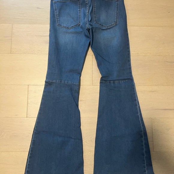 FREE PEOPLE STRETCH FLARES - Picture 8 of 11